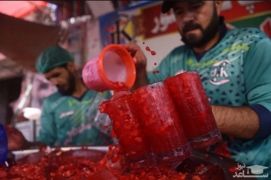 فروش نوشیدنی خنک "روح افزا" در بازاری در شهر کراچی پاکستان/ خبرگزاری فرانسه