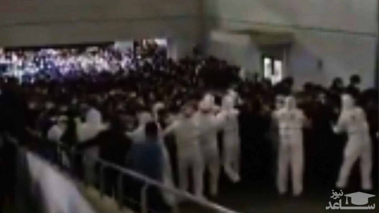 (فیلم) کرونایی شدن چند کارگر باربری در فرودگاه شانگهای چین