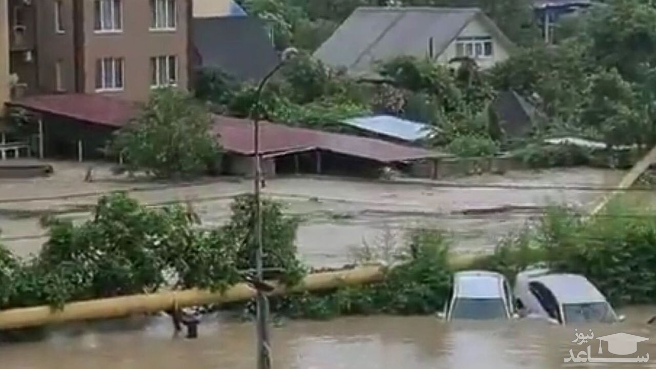 جاری شدن سیل در خیابان‌ های روسیه + فیلم