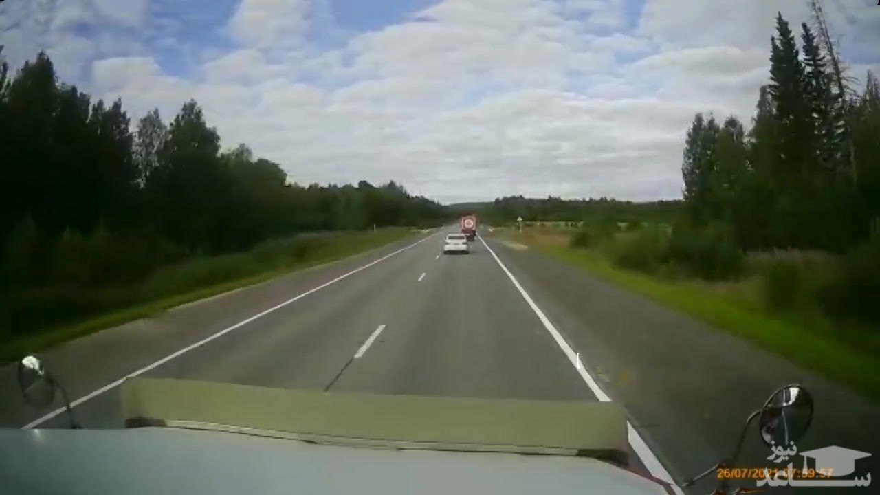 (فیلم) ماشین پلیسی که غیرمستقیم باعث تصادف شد