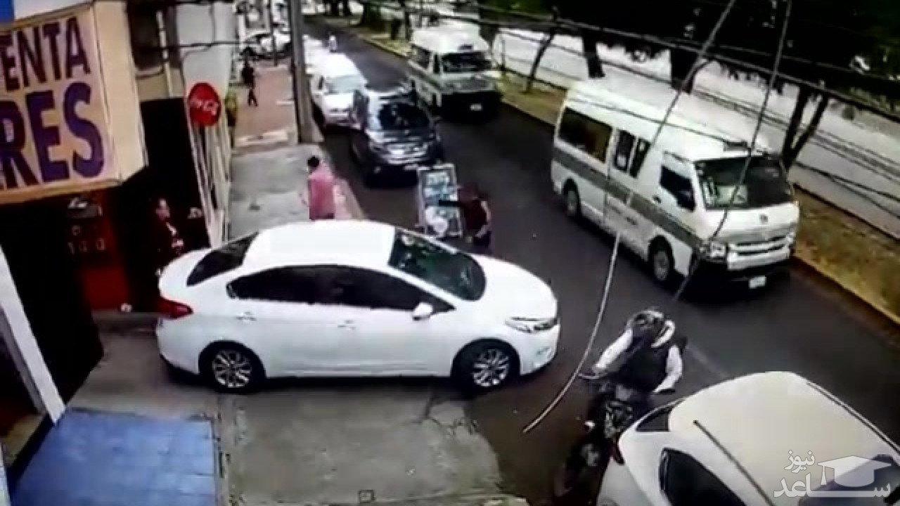 (فیلم) انتقام سخت راننده از سارقان خودرو