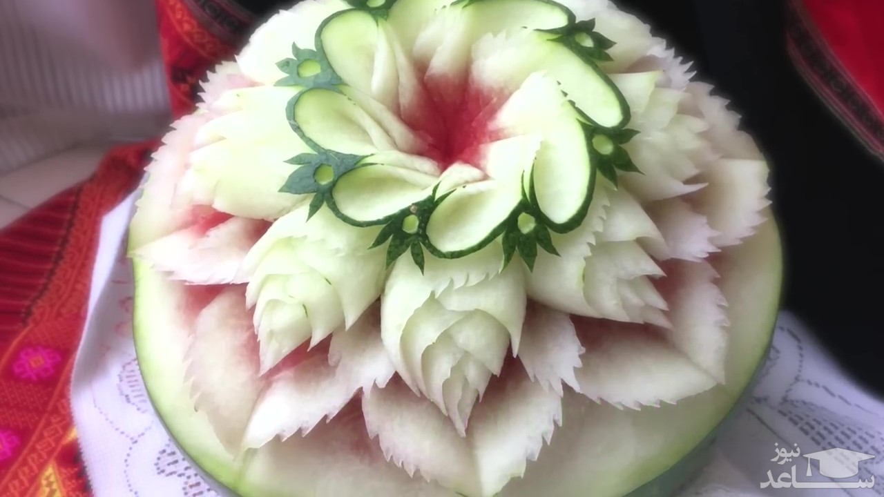 (ویدیو) نحوه تزیین زیبای هندوانه به شکل گل برای شب یلدا (شماره 25)