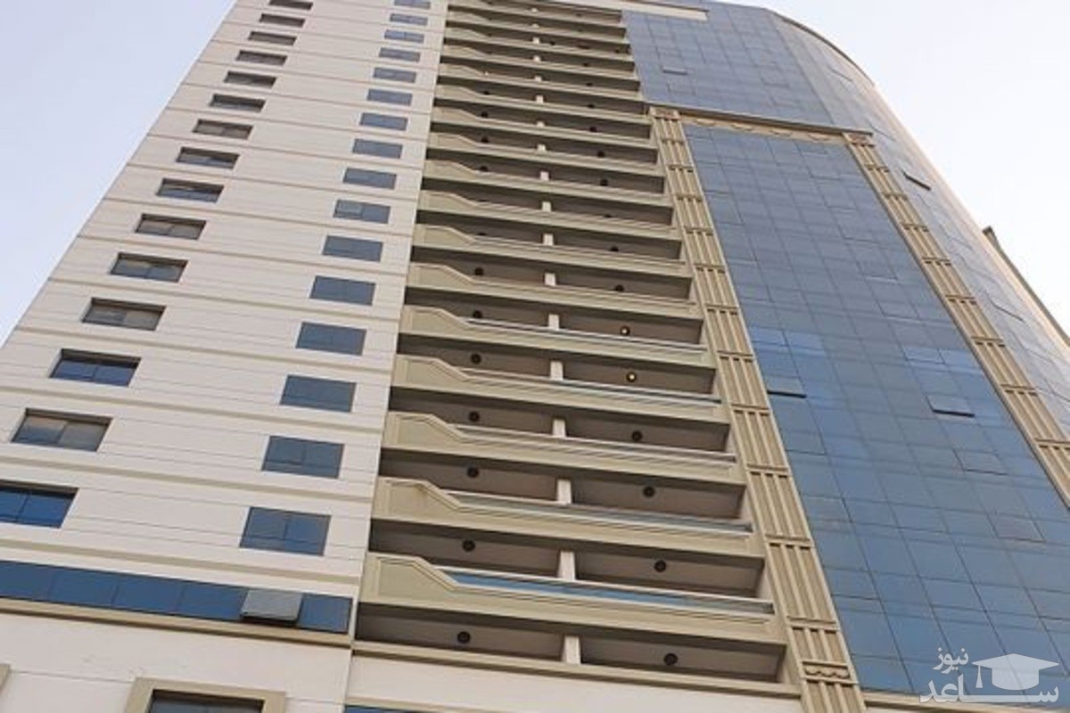 (فیلم) سقوط پیرزنی از بالکن طبقه ۱۹ یک آپارتمان