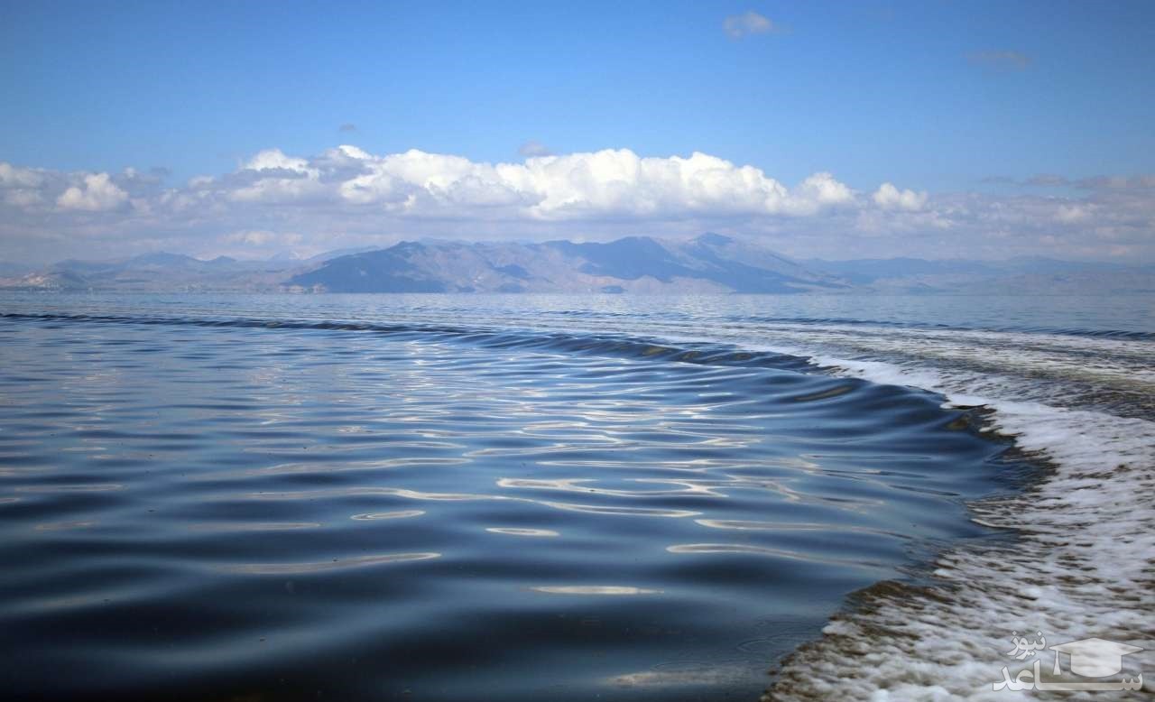 سطح تراز دریاچه ارومیه همچنان در حال کاهش است
