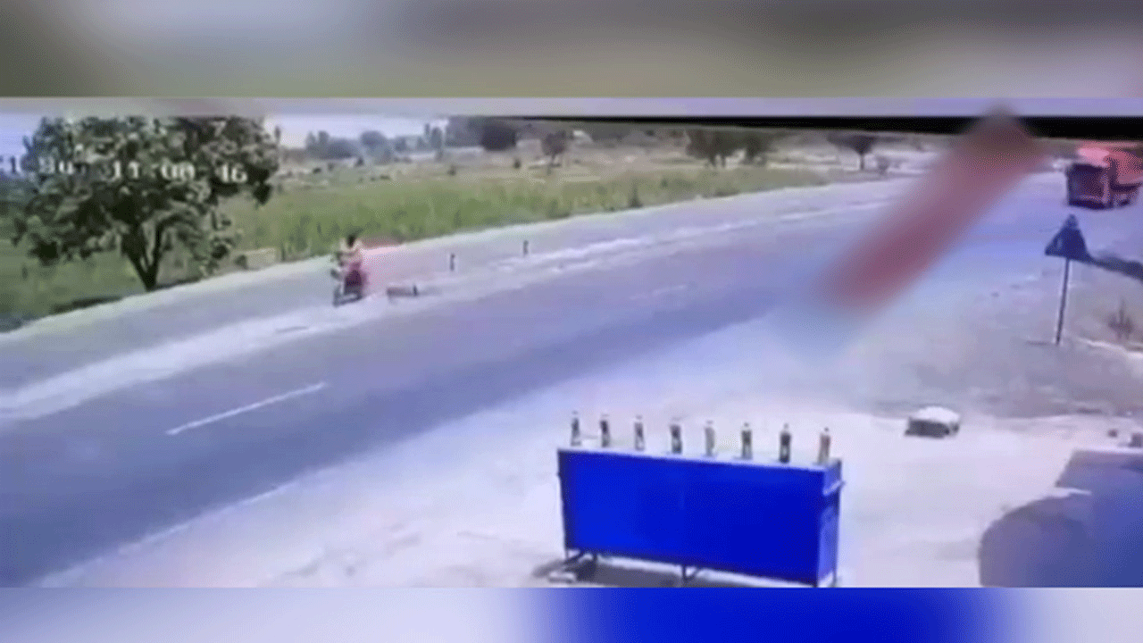 (فیلم) موتورسوار بی احتیاطی که از مرگ حتمی گریخت