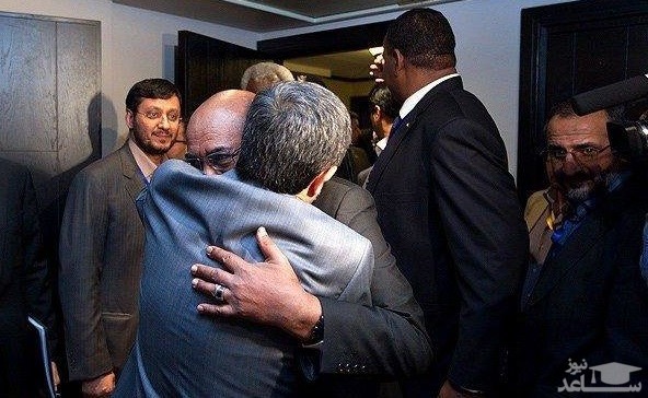 (عکس) احمدی نژاد در آغوش عمر البشیر رئیس جمهور برکنار شده سودان