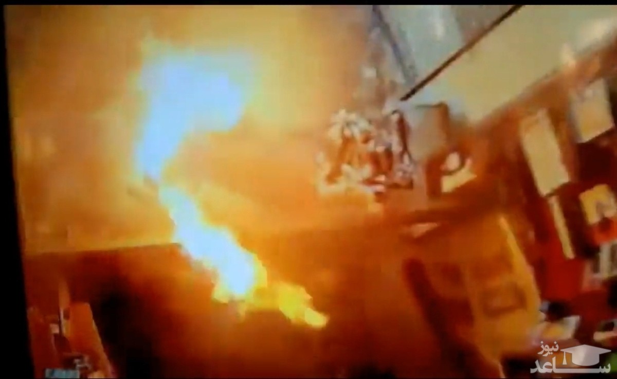 (فیلم) لحظه انفجار موبایل در تعمیرگاه