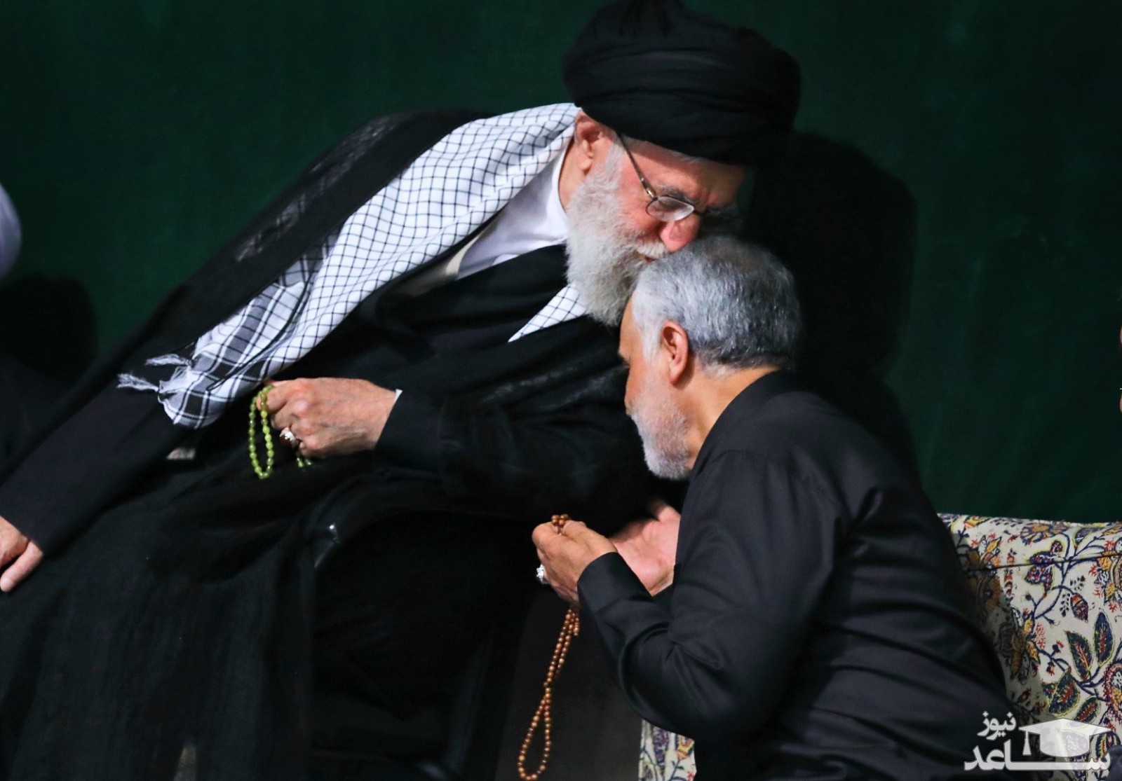 حضور سرزده رهبر انقلاب و سردار سلیمانی در مراسم «بله برون» یک عروس