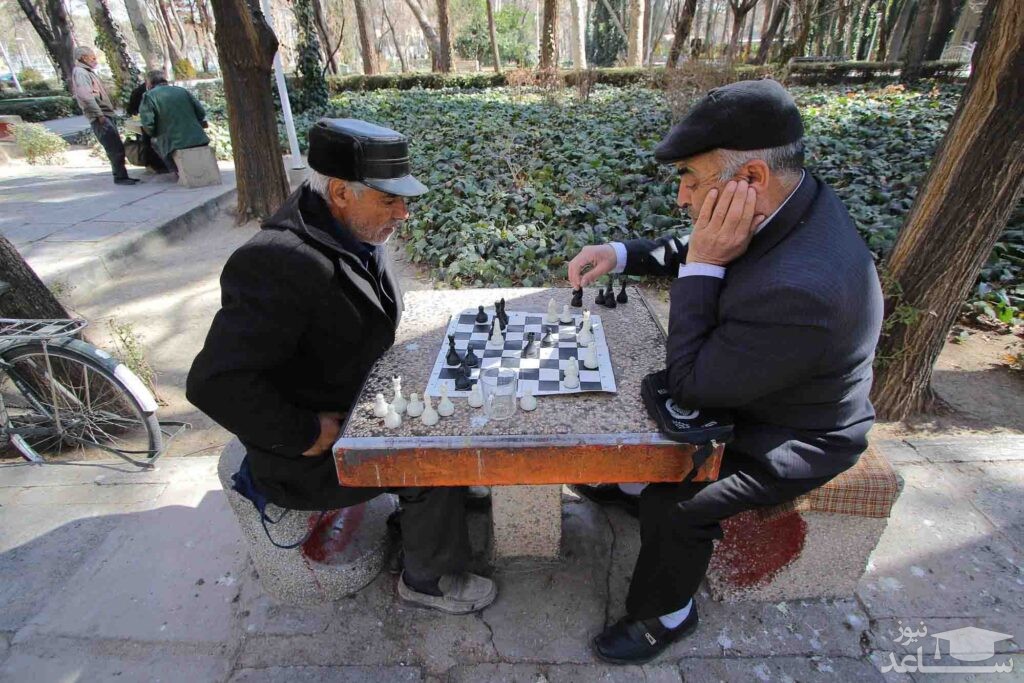 بازنشستگان در حال بازی شطرنج