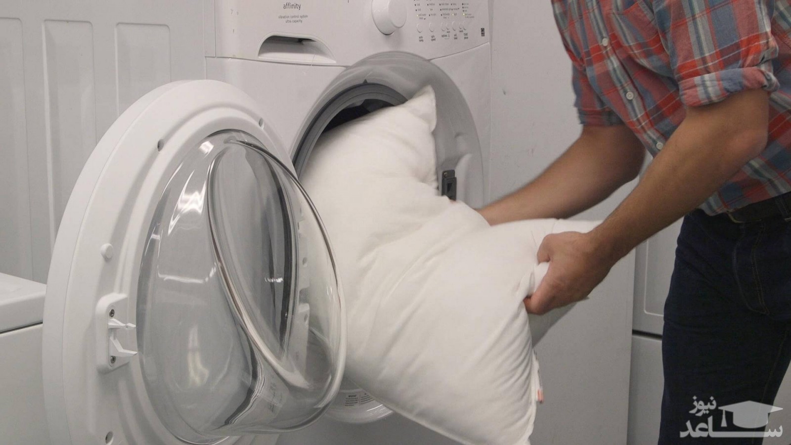پوستر شستشوی بالشت در ماشین لباسشویی