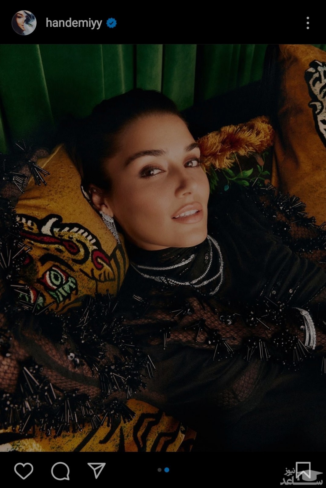 پوستر هانده ارچل با لباس میلیاردی