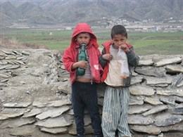 پدیده عجیب در خراسان شمالی؛ کودکانِ بنزین خور!