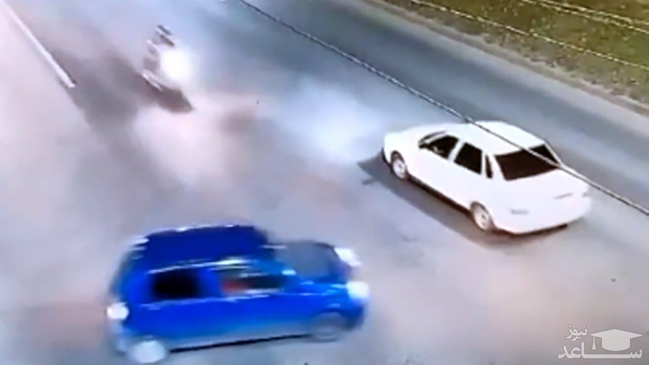 (فیلم) تصادف موتورسیکلت، راکب را راهی بیمارستان کرد
