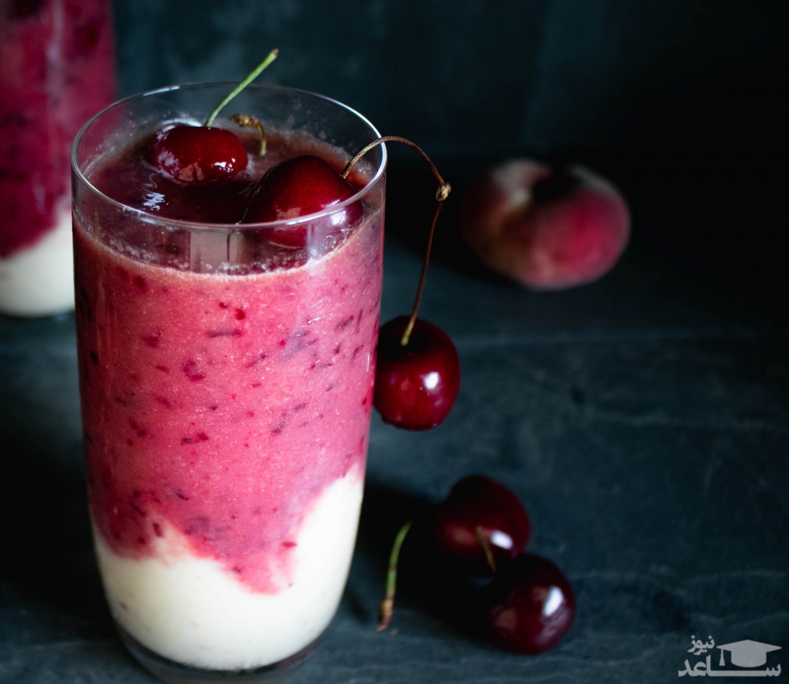 طرز تهیه‌ی اسموتی آلبالو و هلوی ترکیبی