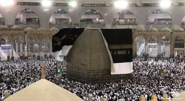 طوفان پرده کعبه را کنار زد + فیلم و تصاویر