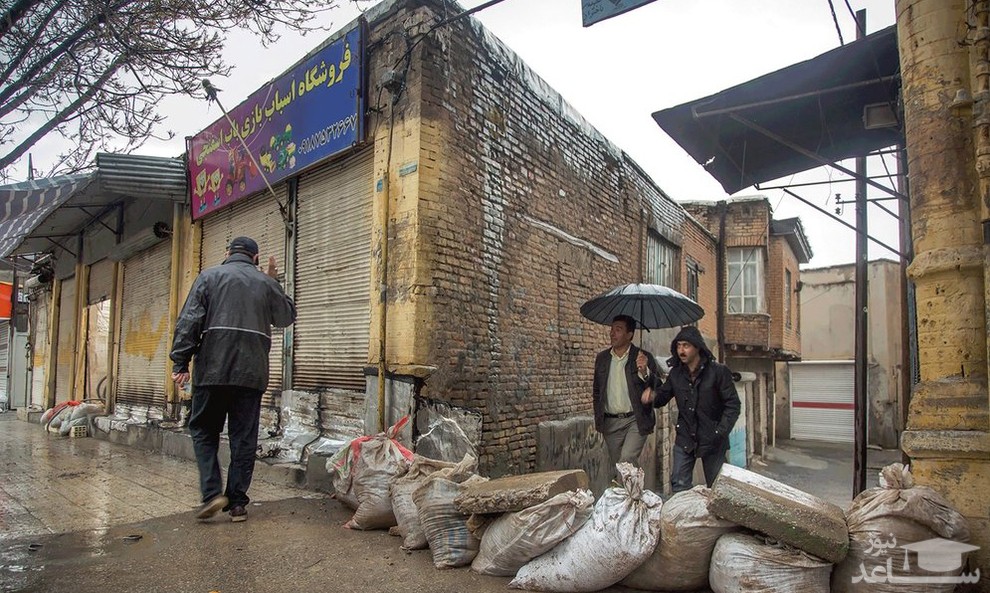 (عکس) آماده‌باش مردم برای مقابله با سیل در استان‌های غربی