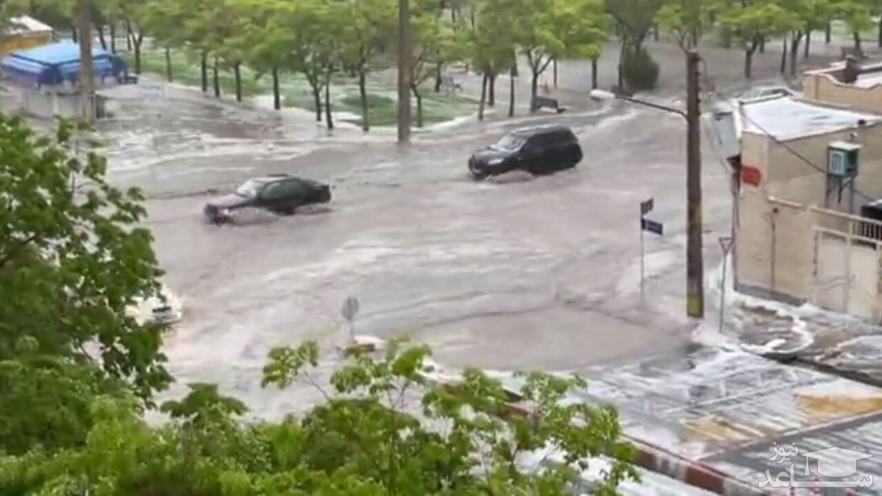 فیلمی از لحظه جاری شدن سیلاب شدید در خیابان‌های شهر تبریز