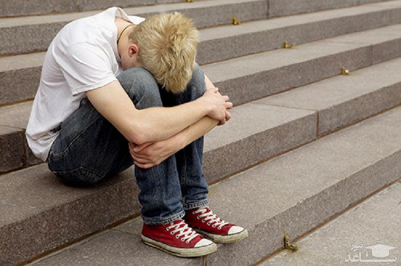 علائم و نشانه های افسردگی و مشکلات روحی در دوران نوجوانی