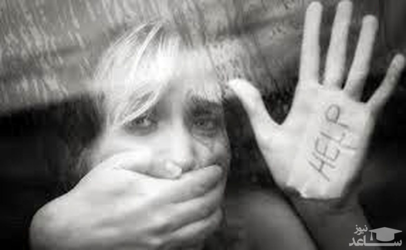 جنازه بدون لباس دختر را جلوی خانه پدرش انداختند ! / او آزار دیده بود!