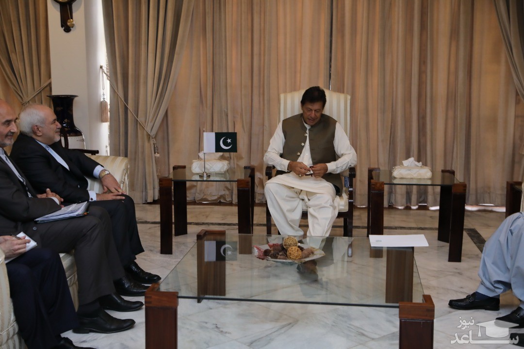ظریف با عمران خان دیدار کرد