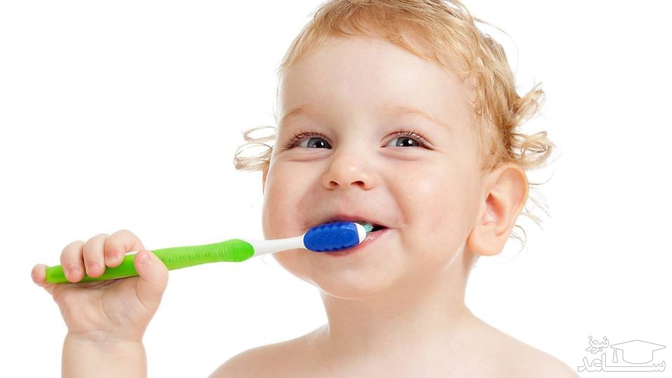 چگونه دندان‌ها و لثه‌های کودک را تمیز نگه داریم؟