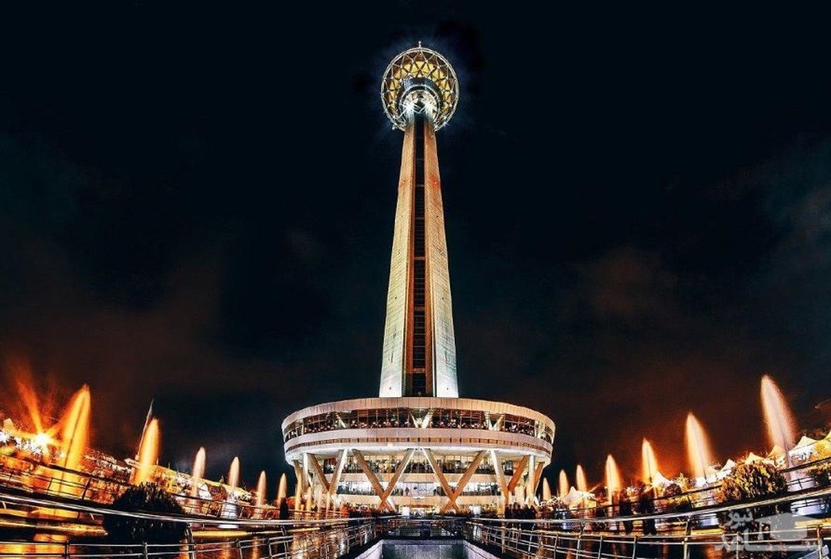 بانگ الله اکبر از فراز برج میلاد طنین انداز می‌شود