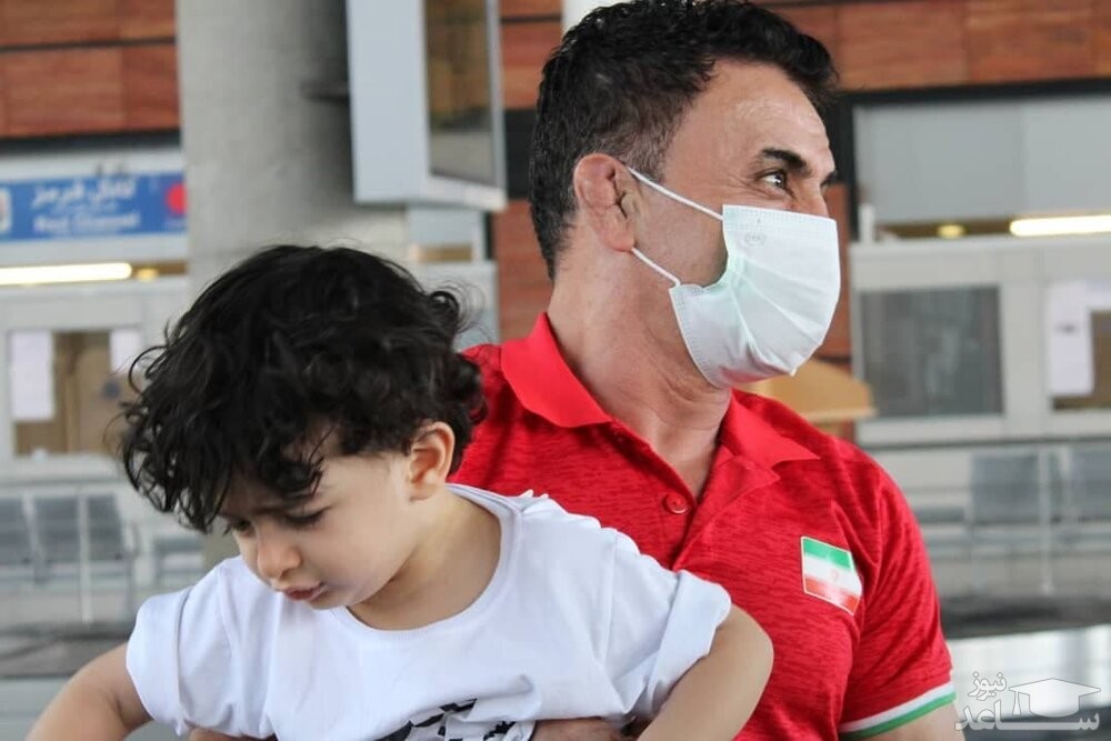 (فیلم) واکنش‌های جالب پسر محمد بنا بعد از دیدن تصاویر پدر از تلویزیون