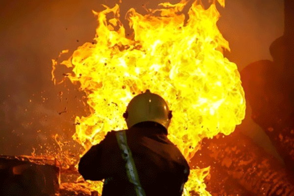 ۲ کودک باهوش مشهدی آتش سوزی یک منزل مسکونی را مهار کردند