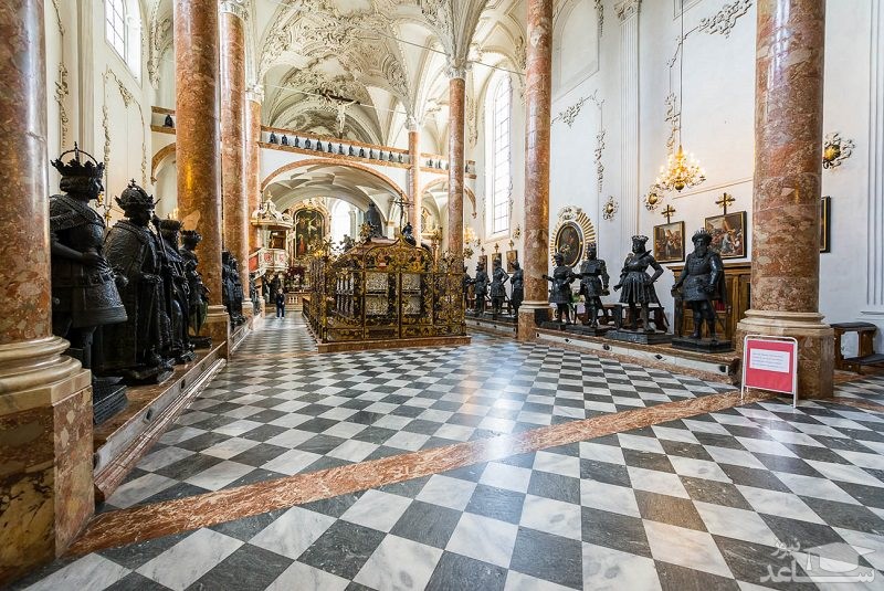 هوف‌کرشه و معبد امپراتور