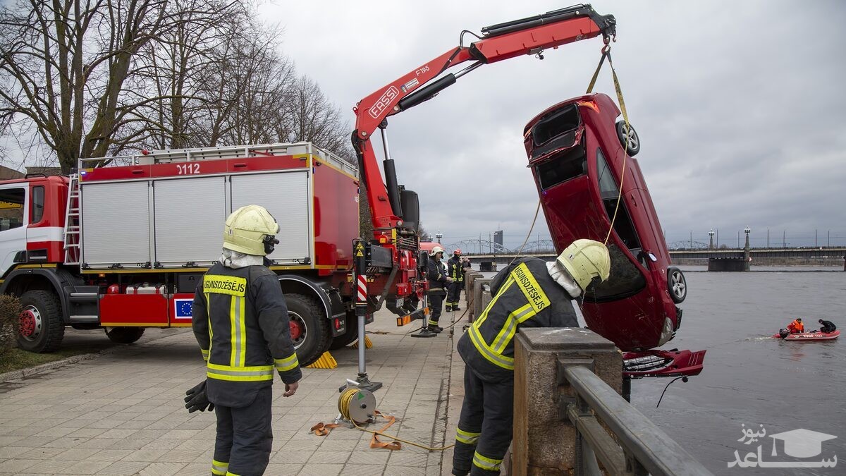 (فیلم) عاقبت نکشیدن ترمز دستی هنگام پارک خودرو
