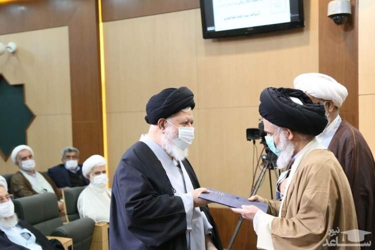 علم الهدی جایزه گرفت