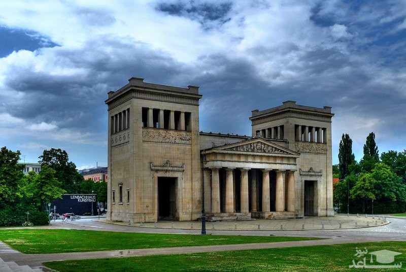 کاخ سلطنتی و محله‌ی کونستارئال