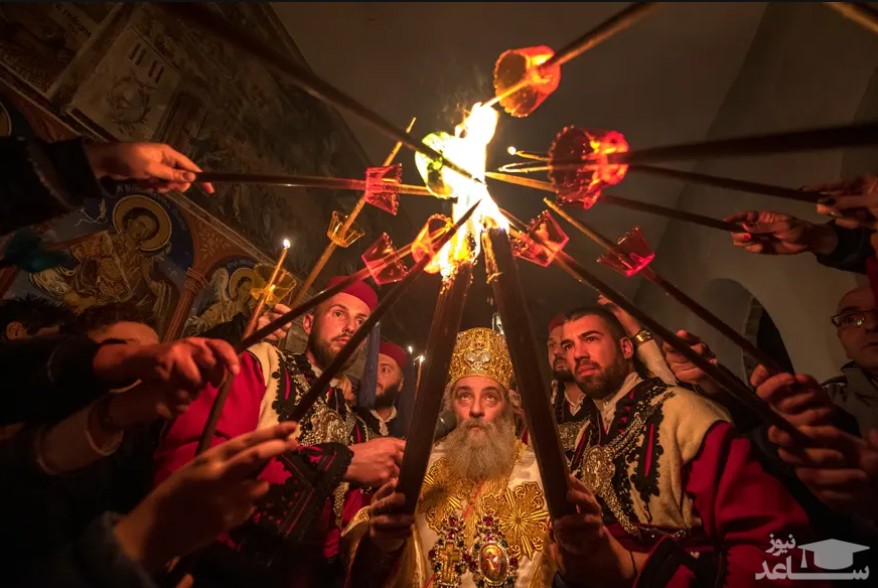  حمل مشعل مقدس در مراسم آیینی" عید پاک" 