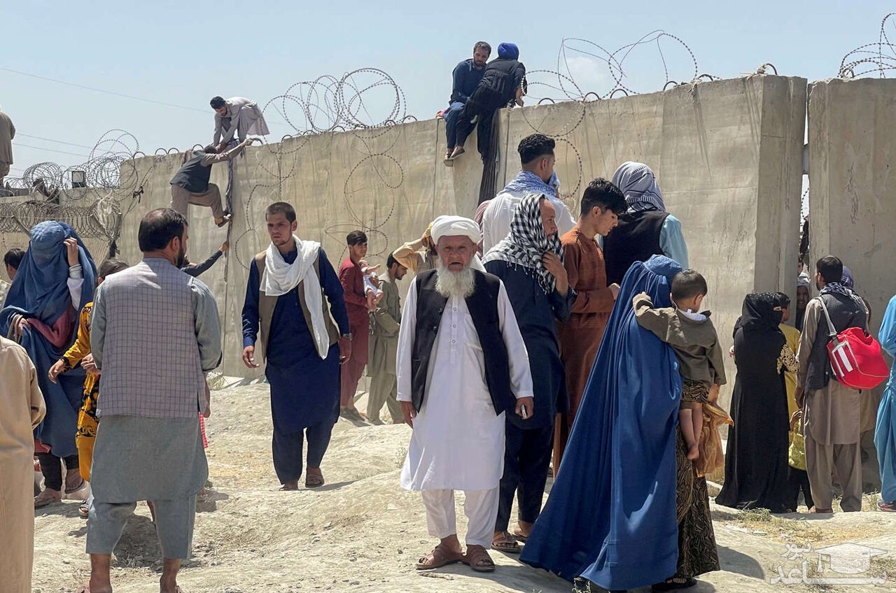 پخش غذا بین پناهجويان افغانستانی توسط مرزبانی انتظامی جمهوری اسلامی ایران