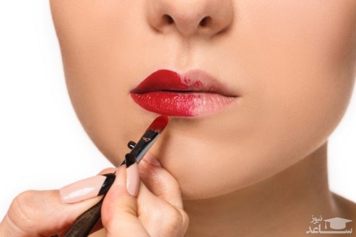 رژ لب زدن