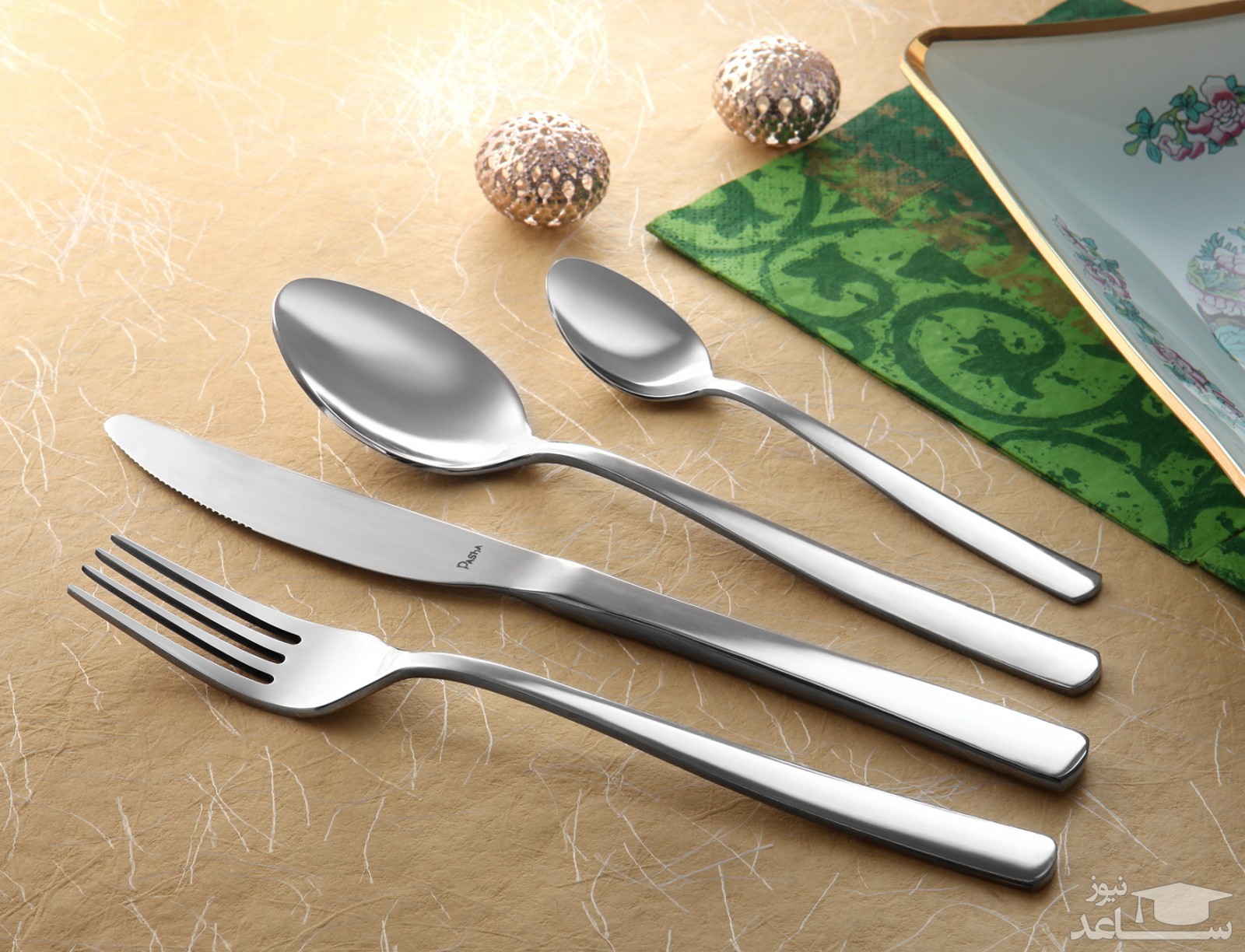 چگونه قاشق و چنگال استیل سیاه شده را دوباره براق کنیم؟