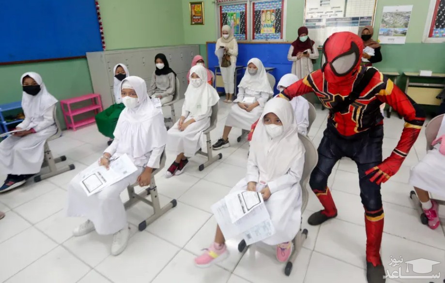 تزریق واکسن کرونا به دانش آموزان اندونزیایی/ EPA