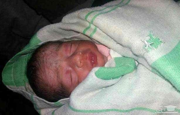 این نوزاد بدون نام ونشان در خیابان رها شده /  مادر او را میشناسید؟!