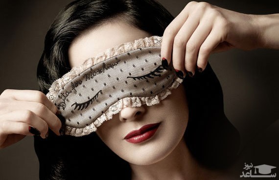 مضرات خوابیدن با آرایش