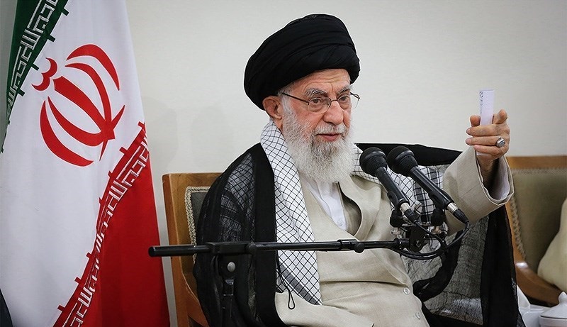 سخنان کوبنده رهبری: اگر توان مدیریتی ندارید، مسئولیت نپذیرید