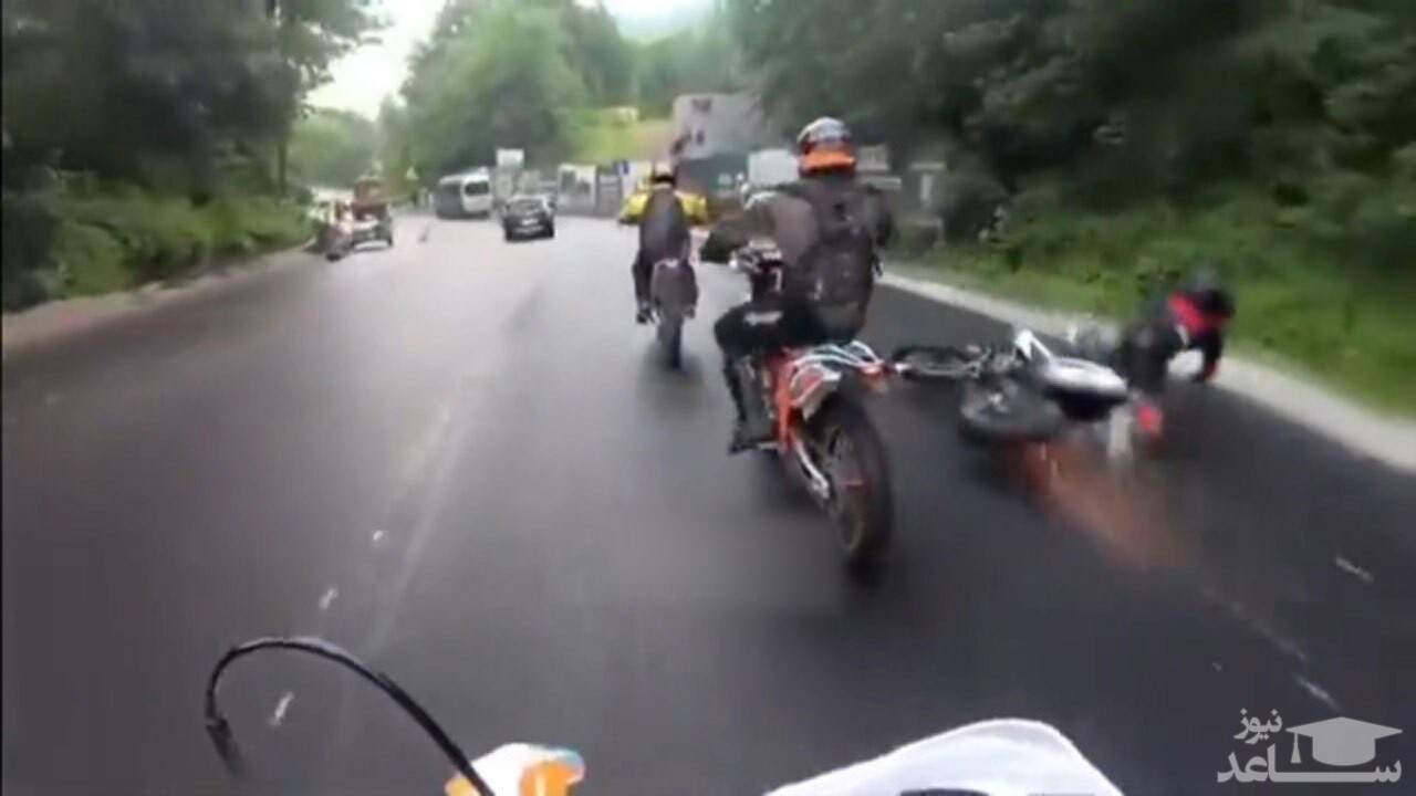 (فیلم) تصادف موتورسوار با اسب در جاده لغزنده