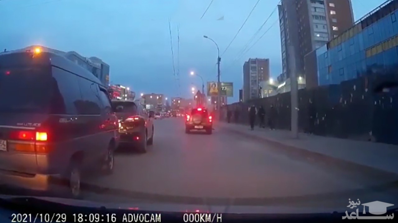 (فیلم) تصادف اتومبیل شاسی بلند با عابرپیاده 