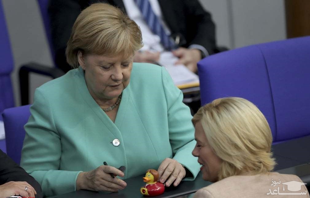 مراسم مذهبی مسیحیان در اتیوپی، بازی آنگلا مرکل با یک اردک پلاستیکی در جریان یک جلسه در برلین و...