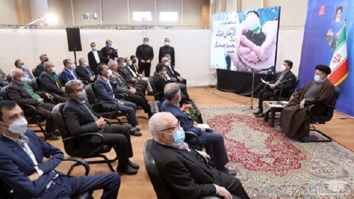 راه رسیدن به خدا خدمت به خلق خداست/ هر جا مردم حضور یافتند موفقیت‌های زیادی به دست آمد