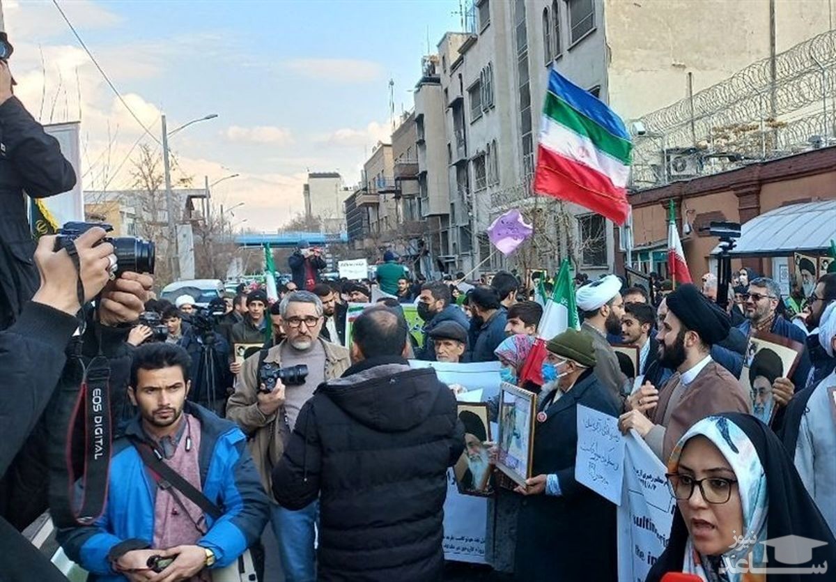تجمع اعتراضی مردم مقابل خانه همجنسبازان در تهران+ تصاویر