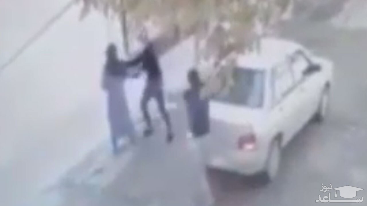 (فیلم) لحظه خفت گیری و کتک زدن یک زن تنها در خیابان