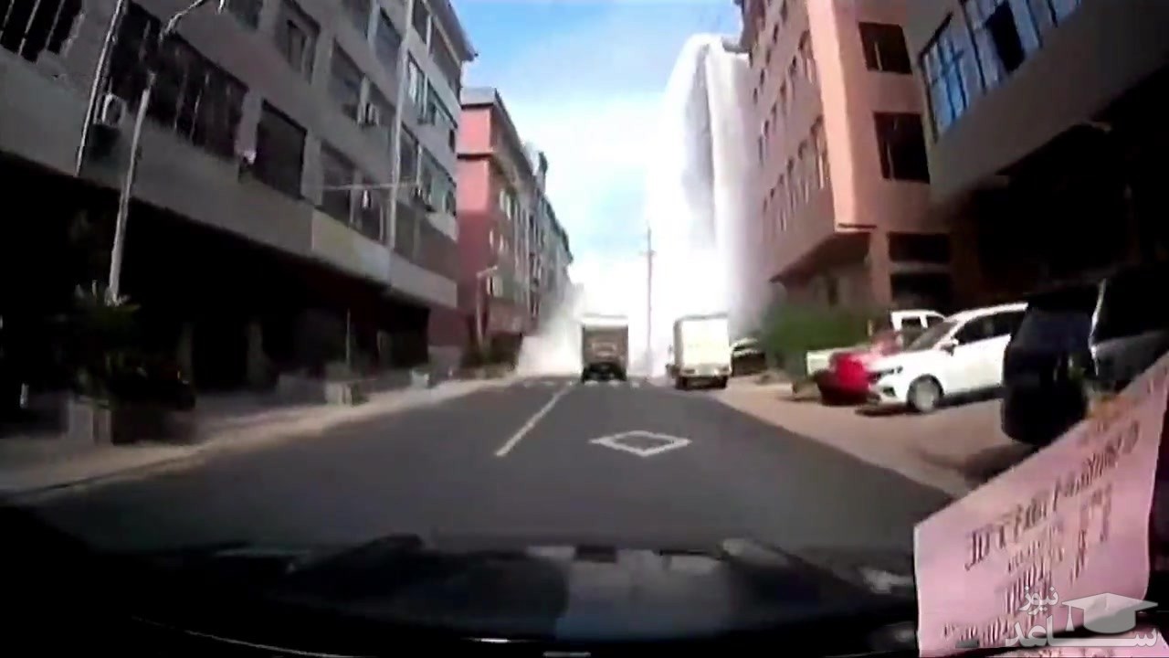 (فیلم) سقوط تانکر آب از بالای ساختمان چند طبقه 