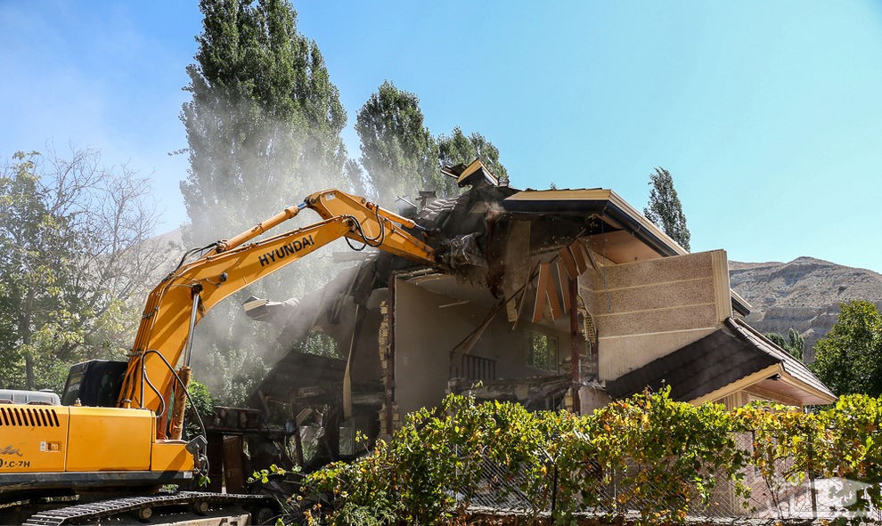 عکس های باورنکردنی از تخریب 4 ویلای 12 میلیاردی در جنگل فیروزکوه