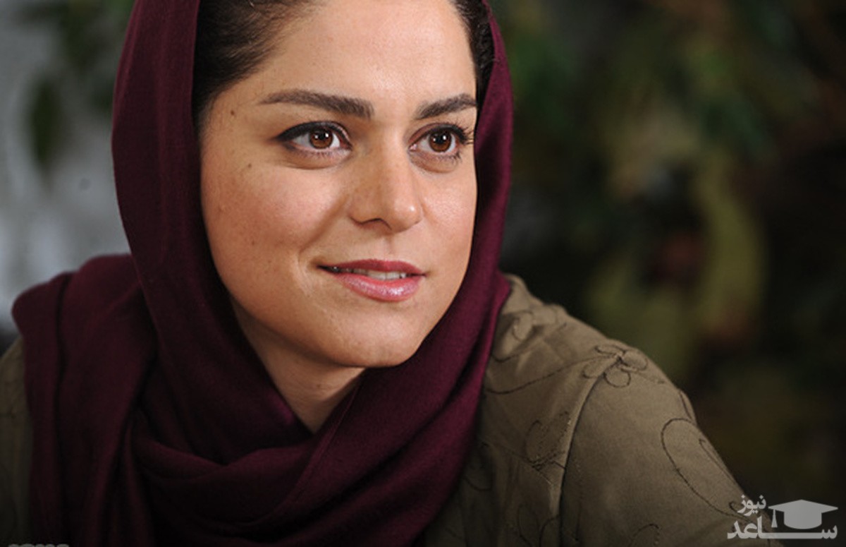 عکسی از غزل شاکری در حال دوبلوری