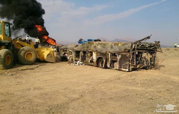 تصویری از اتوبوس سوخته تهران _ کرمان در جاده نطنز